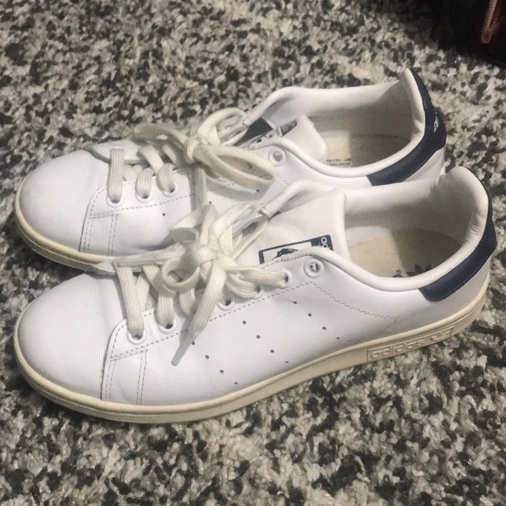 Stan smith adidas! Size 7.5 (mens) which is a 9 in womens